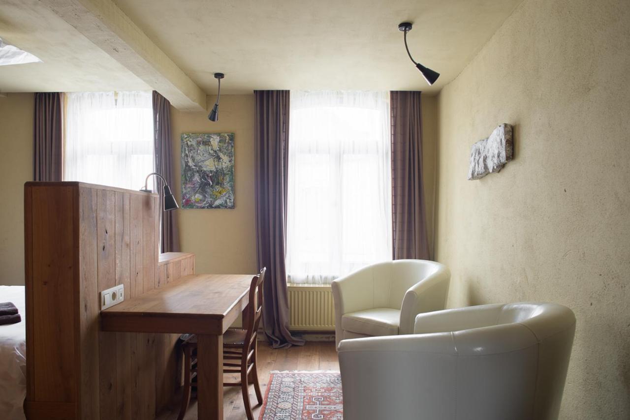 Poeziehotel Surplace - 15 Min Van Pairi Daiza & Industriezone Ghislenghien Bever Exterior photo