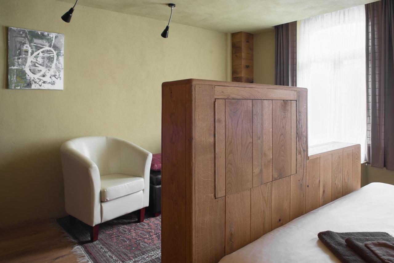 Poeziehotel Surplace - 15 Min Van Pairi Daiza & Industriezone Ghislenghien Bever Exterior photo