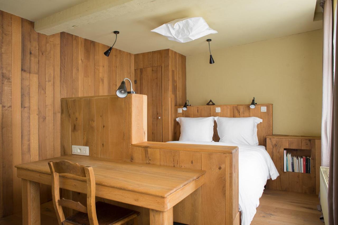Poeziehotel Surplace - 15 Min Van Pairi Daiza & Industriezone Ghislenghien Bever Exterior photo